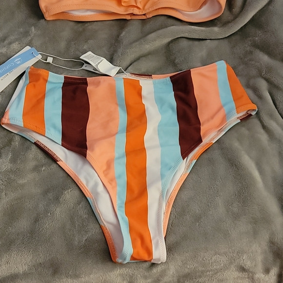 Bikini - Picture 4 of 5